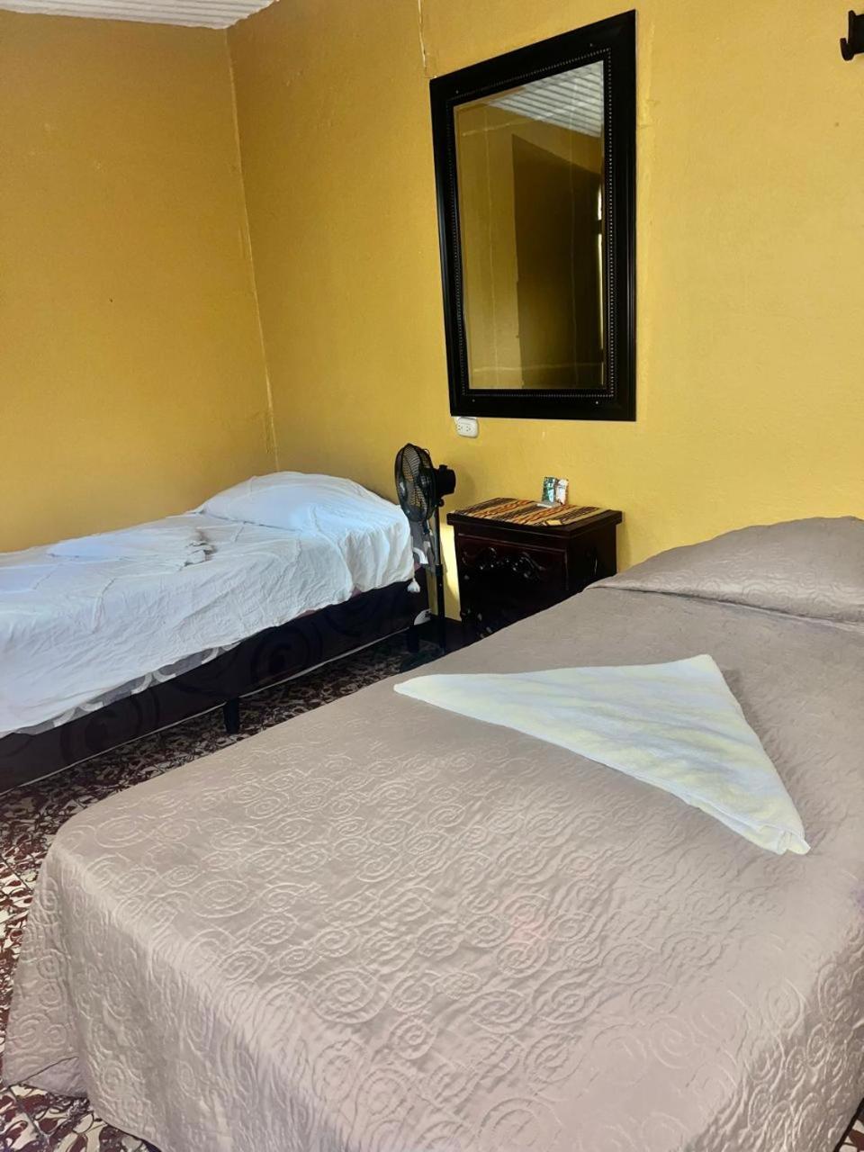 Hotel Alma Maya Antigua Eksteriør billede