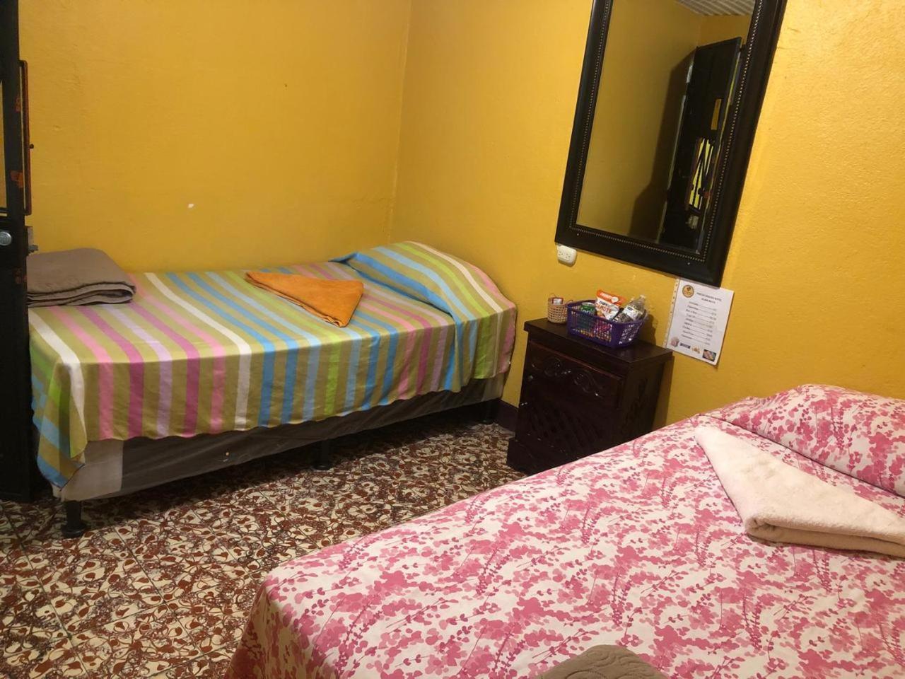 Hotel Alma Maya Antigua Eksteriør billede